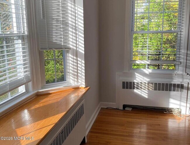 Building Photo - 1702 Grand Ave