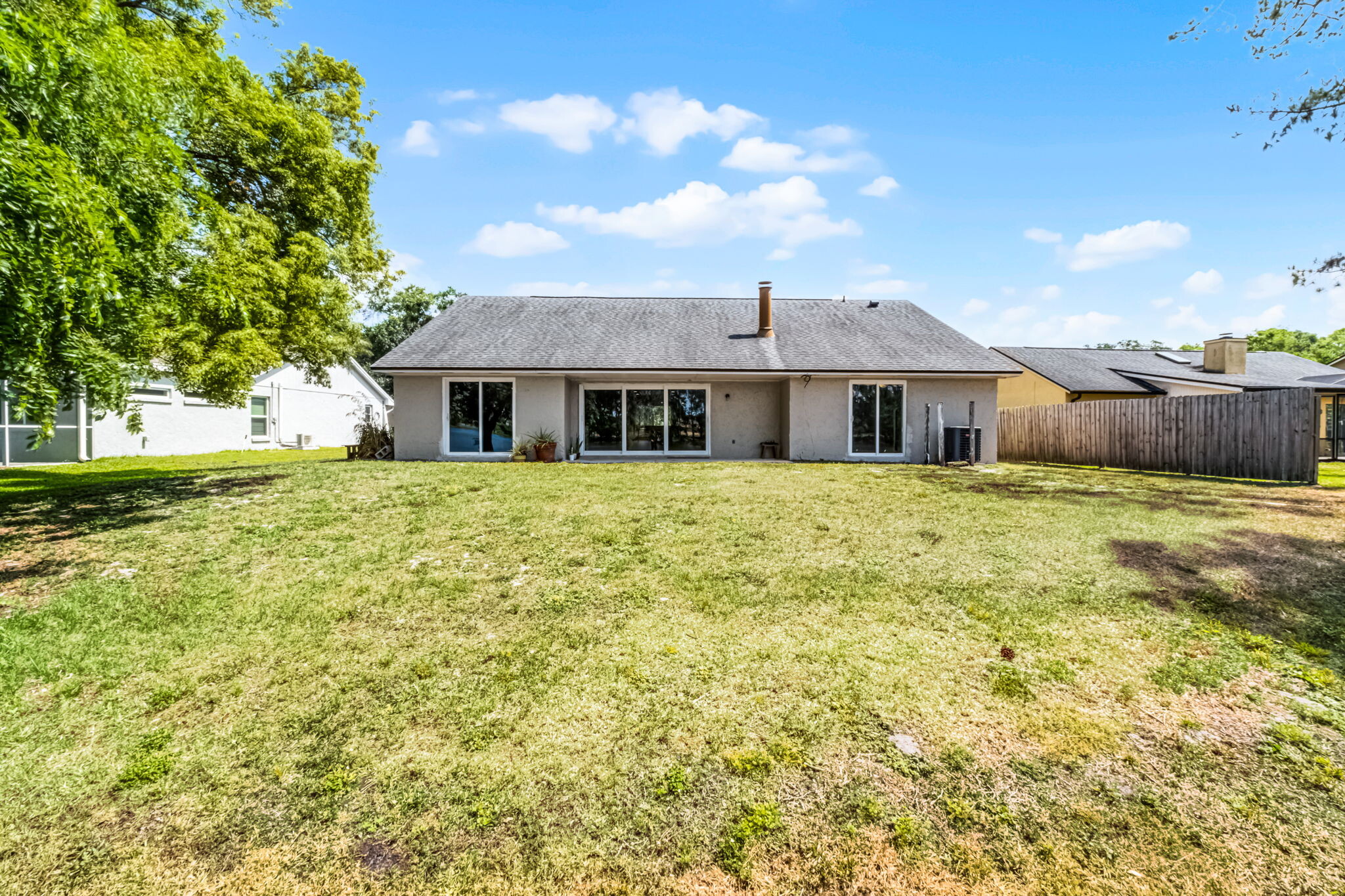 Building Photo - 485 Lakeshore Dr