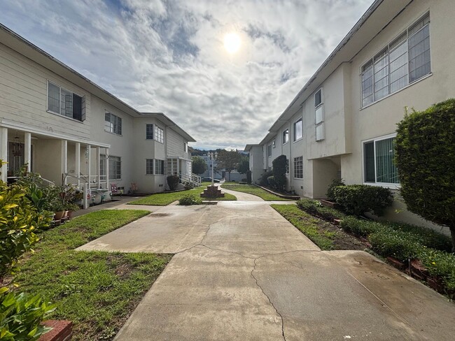 Interior Photo - Chevy Chase, 719-729