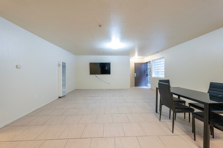 Building Photo - 5231 Huntington Dr N