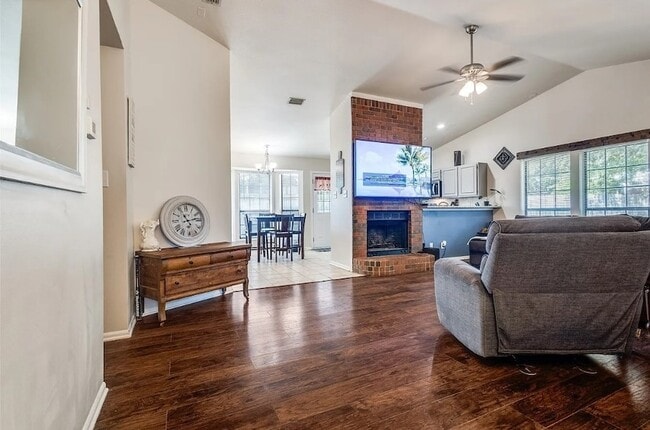 Building Photo - 3499 Longview Dr