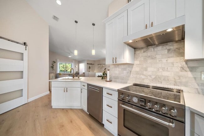 Building Photo - 109 Peterson Ln