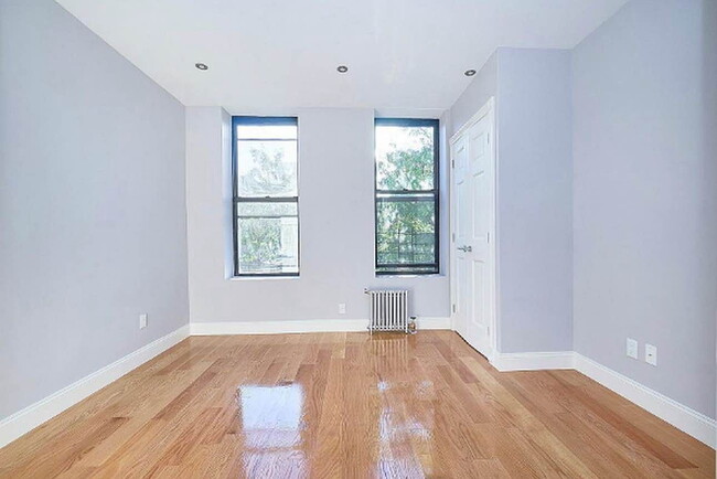 Building Photo - "Spacious 3-Bedroom Haven with Granite Ele...