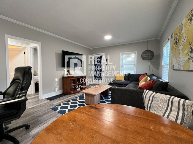 Building Photo - Cozy 2-Bedroom Near WMU & Downtown Kalamazoo!