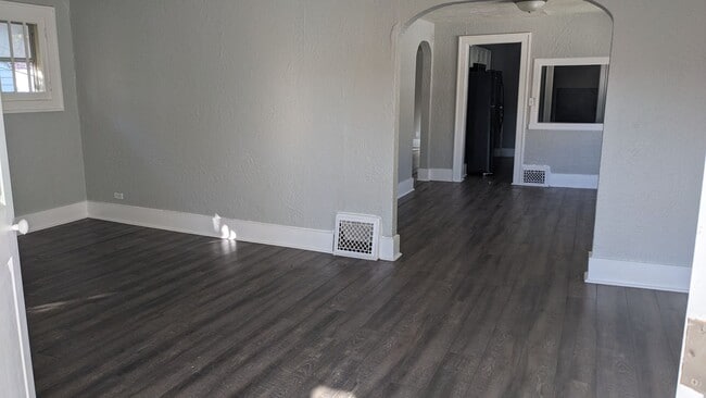 Building Photo - Three Bedroom House in Kalamazoo