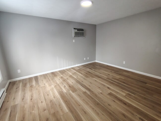 Building Photo - 6078 Boxwood Dr