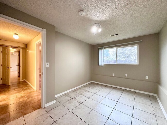 Building Photo - Single Family Home in Beaverton, OR 6 Beds 3 Baths w/ Double Car Garage!