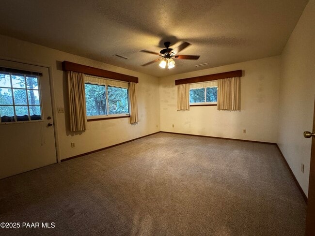 Building Photo - 152 N Equestrian Way