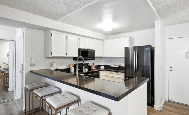 Building Photo - This 1-bedroom, 1-bathroom unit offers an ideal blend of comfort, convenience, and community