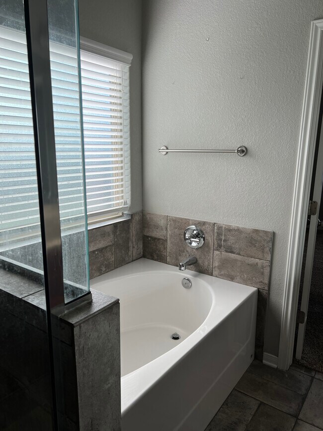 Building Photo - 8119 Redbrush