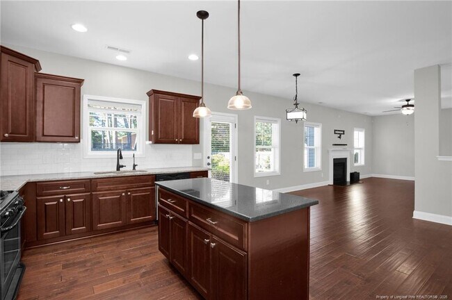 Building Photo - 110 Pinecrest Dr