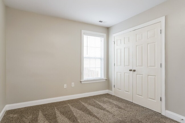 Building Photo - 329 Braxman Ln
