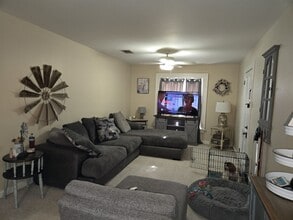 Building Photo - 316 E 7th St