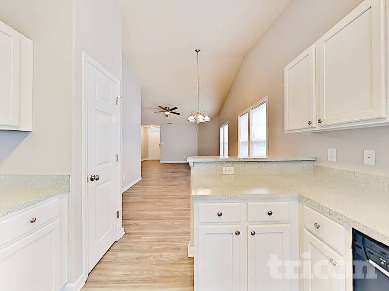 Building Photo - 10333 Hugue Way