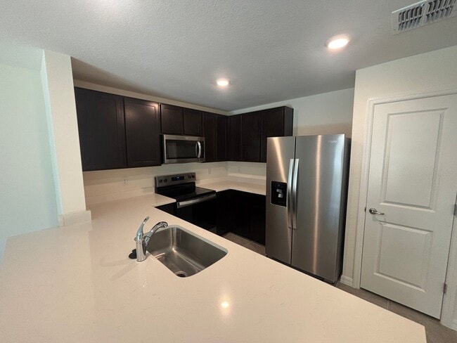 Building Photo - 3/2 Townhouse, Great Location