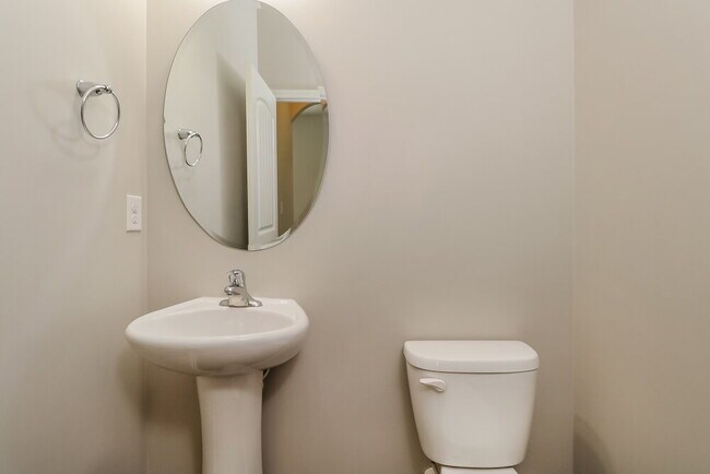 Building Photo - 516 Knothole Ln