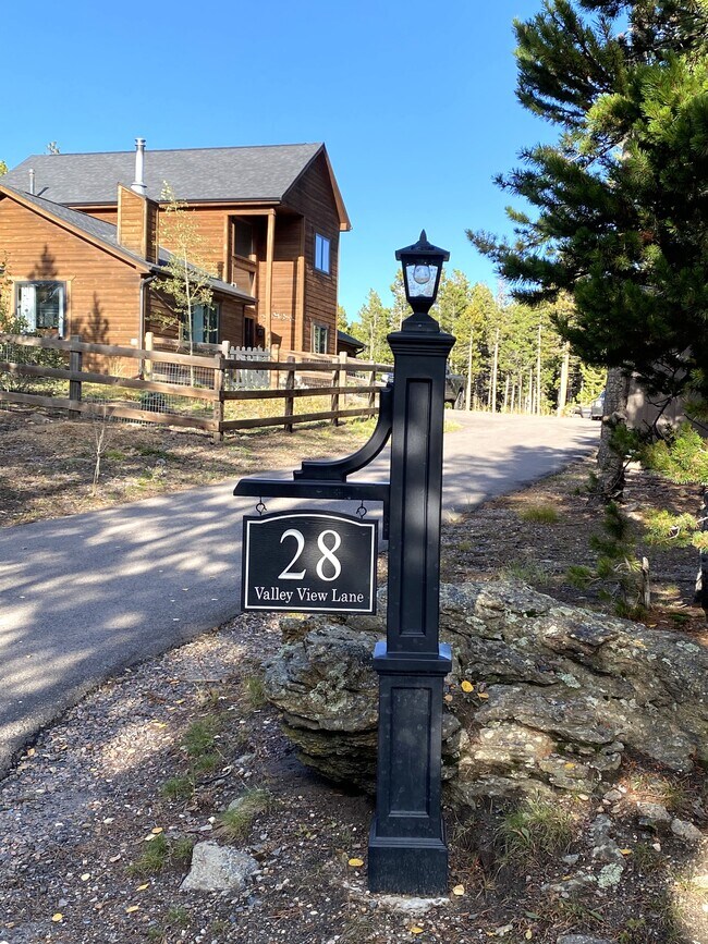 Building Photo - 28 Valley View Ln