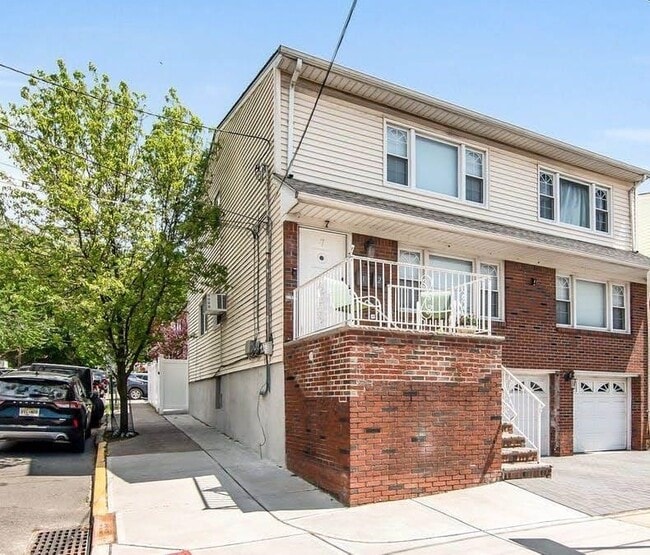 Building Photo - 7 Burdette Pl