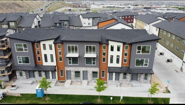 Building Photo - 568 Lewski Ln