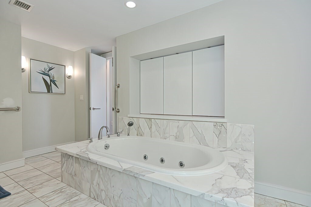 Building Photo - 3 Battery Wharf