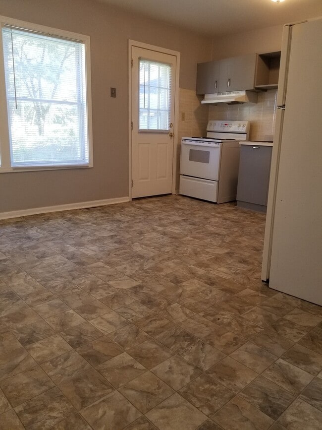 Building Photo - Beautifully redone 3 bedroom home in Grand...