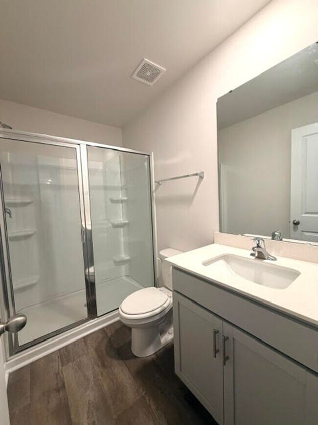 Building Photo - 526 Leven Dr