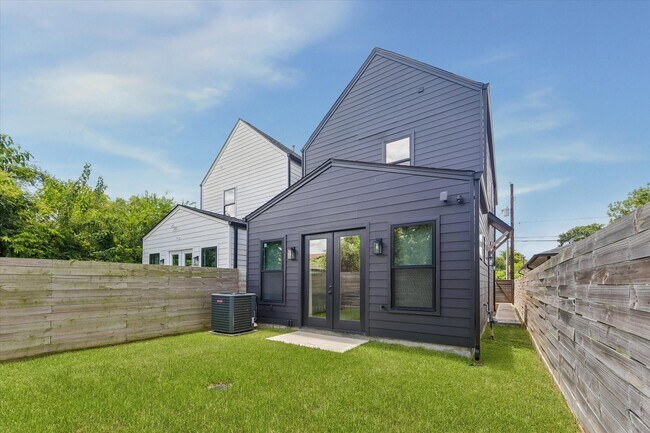 Building Photo - 4008 Chapman St