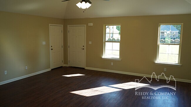 Building Photo - 6125 Humphreys Dr