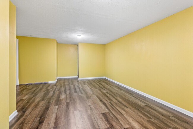 Building Photo - Beautiful Ranch Home Backing to Trees!!