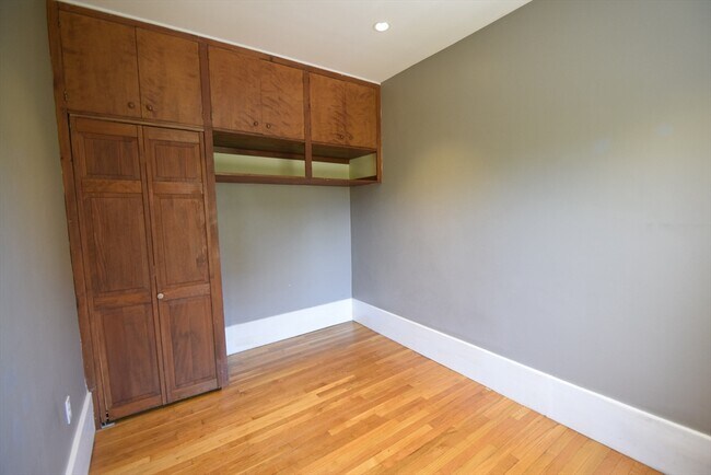 Building Photo - 1402 Beacon St