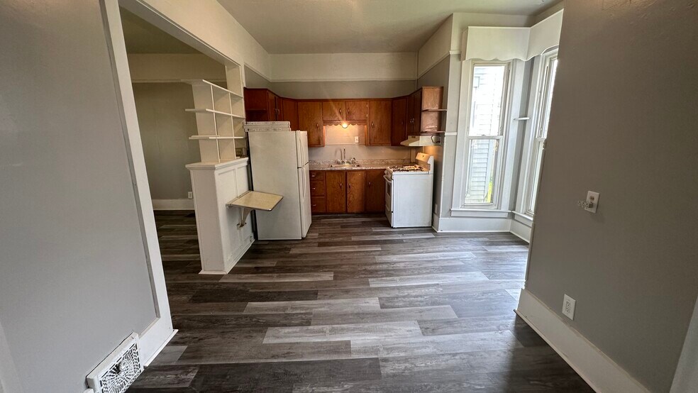 Kitchen - 712 Poplar St