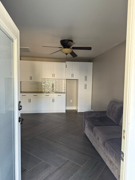 Building Photo - 40089 High St