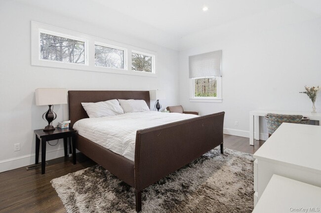 Building Photo - 420 Maple Ave S