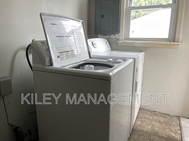 Building Photo - 23028 Pilgrim Ave