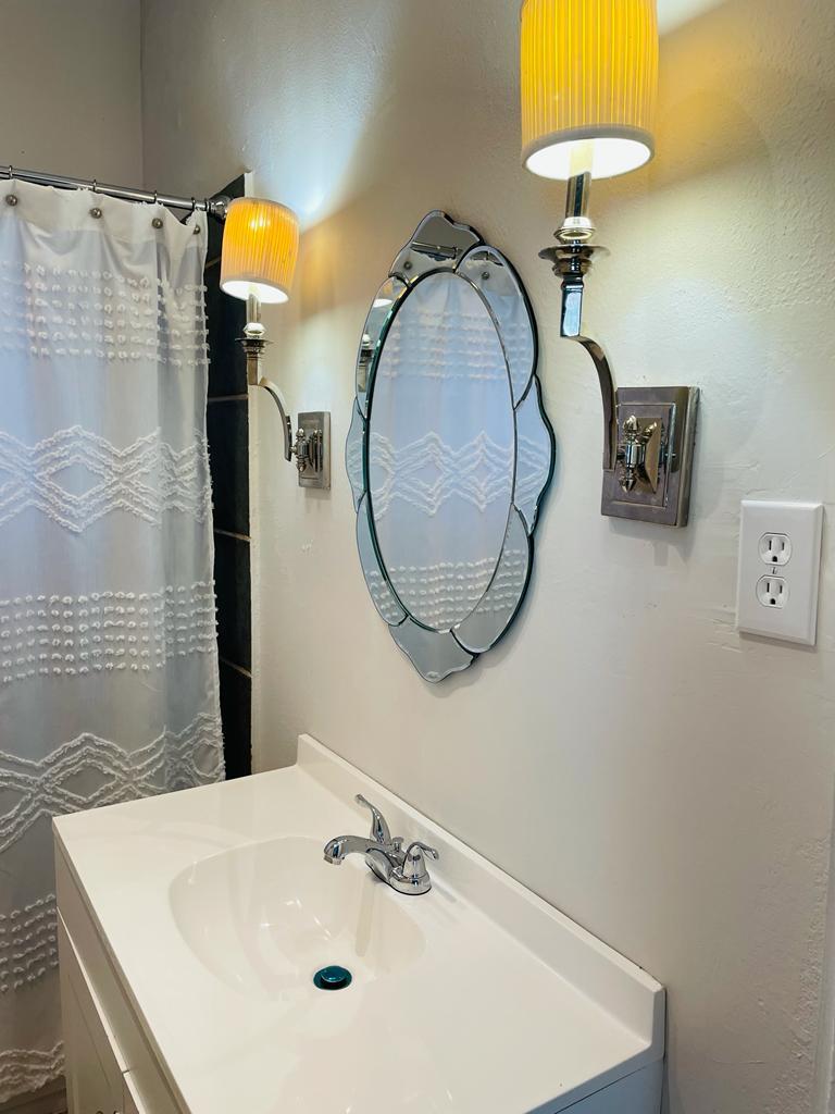 Bathroom - 810 Aganier Ave