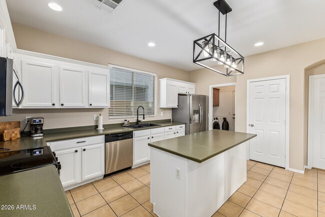 Building Photo - 3143 S Southwind Dr