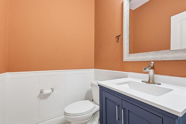 Building Photo - 15801 Weymouth Dr