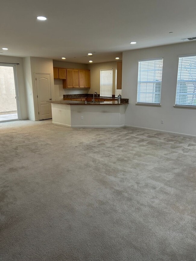 Building Photo - Spacious Beautiful Home in Fantastic Gilro...