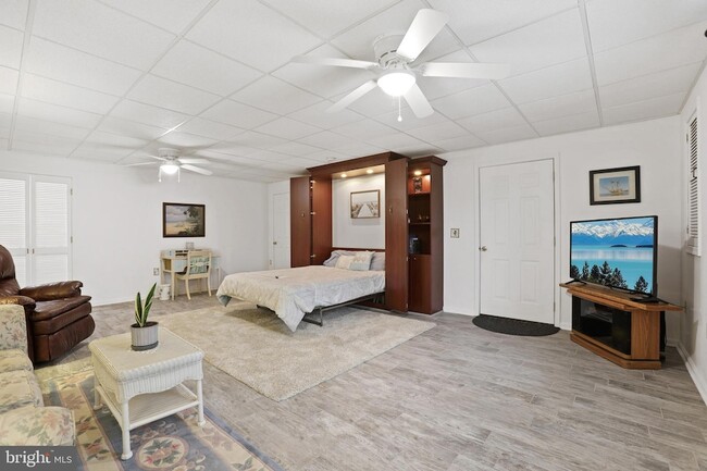 Building Photo - 6117 Riverview Dr