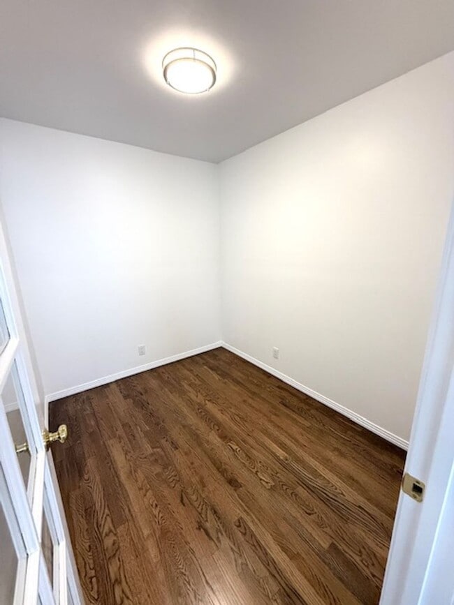 Building Photo - Bungalow - 1 bedroom + Office = natural wood floors, mini split a/c , new appliances, private pat...