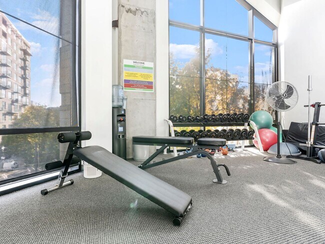 Building Photo - **FURNISHED** Streetcar Lofts studio w/parking/storage/Juliette balcony/fitness center/courtyard ...