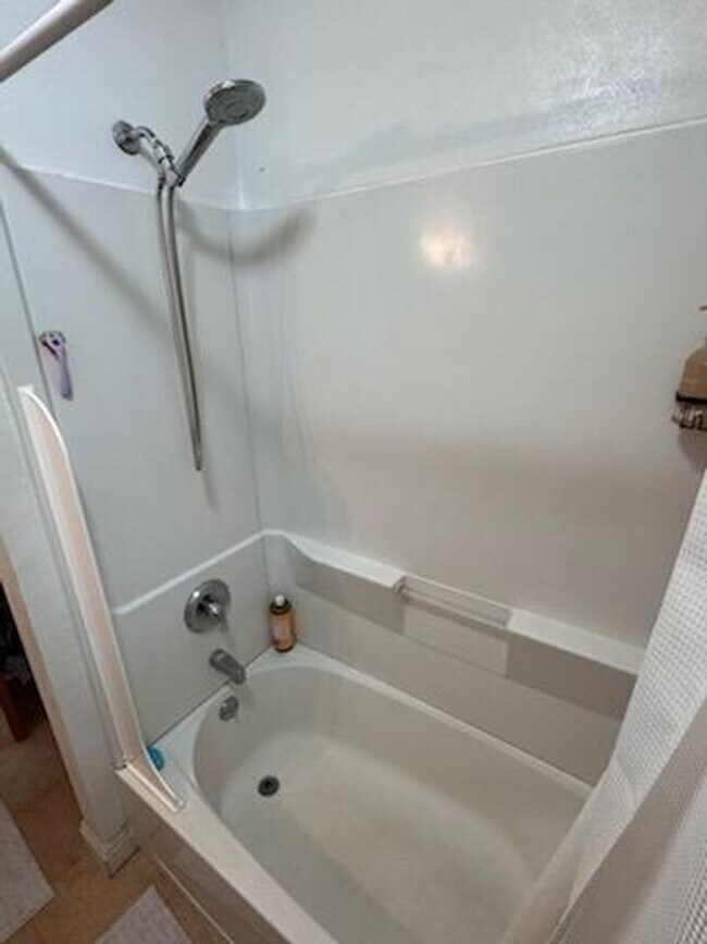 Building Photo - 2bed 1 bath Boulder duplex for rent