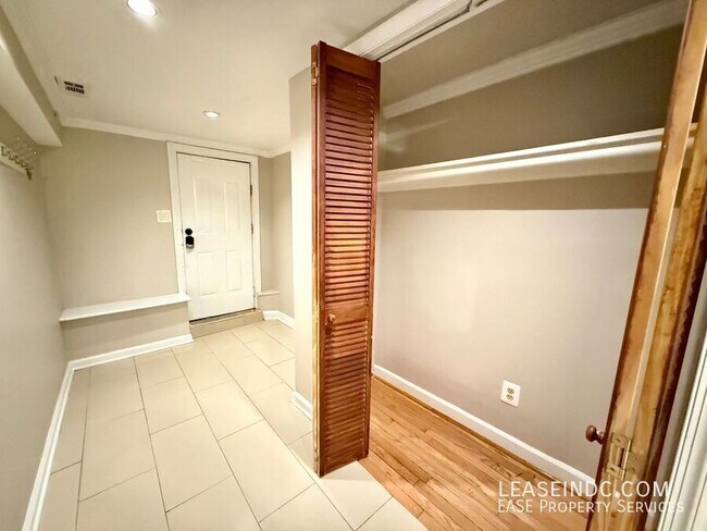 Building Photo - 1207 6th St NE