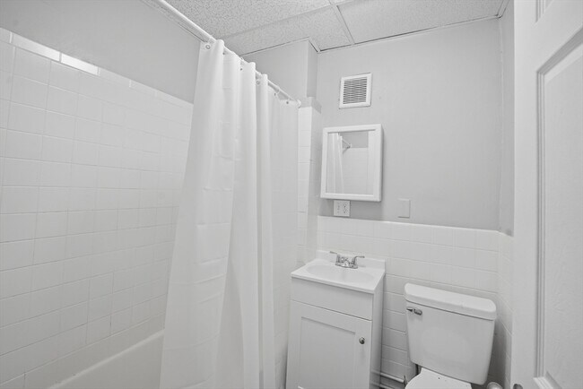 Building Photo - 140 Belmont Ave