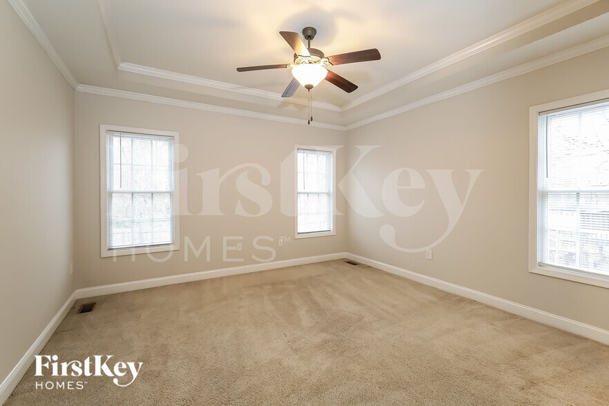 Building Photo - 2215 Charles Towne Ct