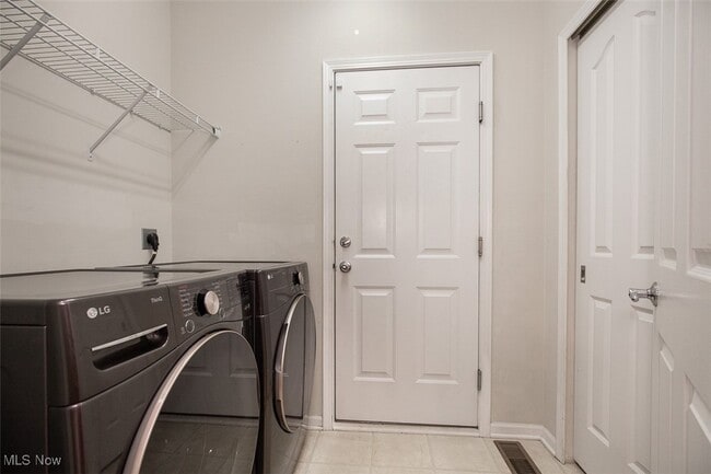 Building Photo - 2553 Seton Dr