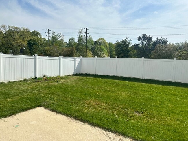 Building Photo - Spacious 4BR 3BA home in Northern Greensboro