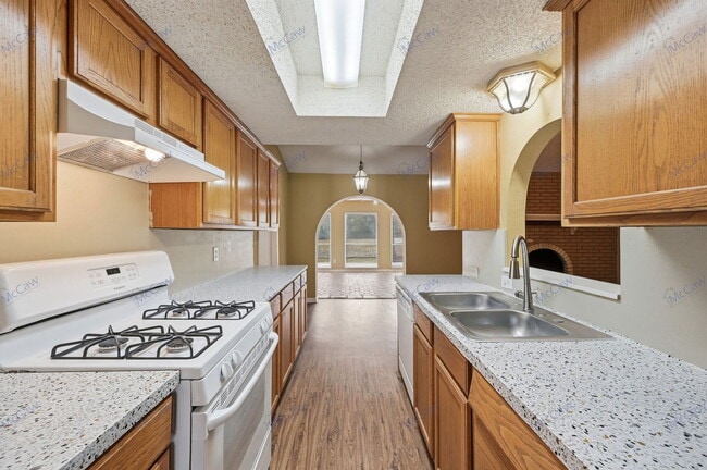 Building Photo - 207 Evelyn St