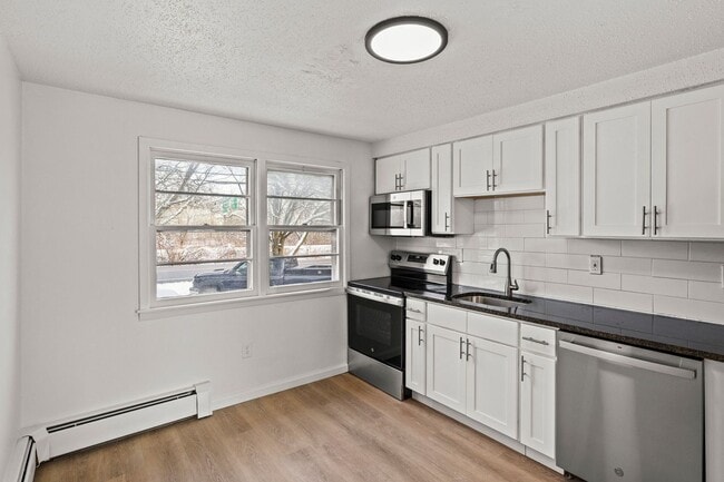 Building Photo - 1 Bed/1 Bath RENOVATED Camillus Apartments...