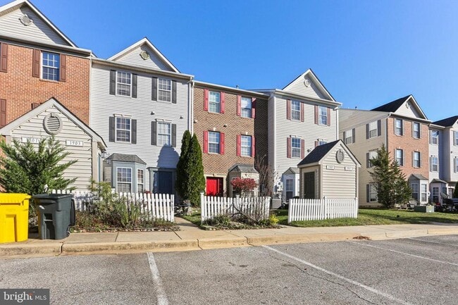 Building Photo - 1905 Camelia Ct